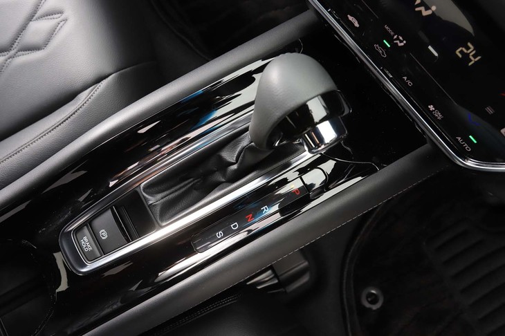 トランスミッションはCVTだが、自然吸気モデルよりもトルク伝達容量の大きいユニットが採用されている。変速比の幅は「シビック セダン」と同じ。