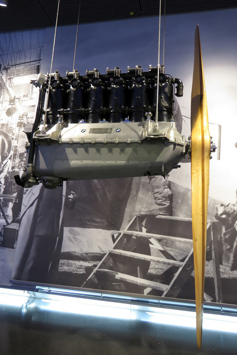 創立当初のBMWを語る上で欠かせないのが、航空機用エンジンである。こちらの「BMW IV」は23リッター（！）の排気量を持つ直列6気筒エンジンで、1918年に生産が開始された。