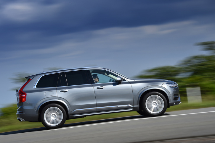 「XC90 T6 AWD インスクリプション」のボディーサイズは、全長×全幅×全高＝4950×1960×1760mm、ホイールベース＝2985mmとなっている。