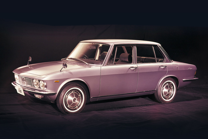 ジウジアーロは日本メーカーのクルマのデザインにも数多く携わっていた。写真はマツダ初のプレミアムカーとして1966年に登場した初代「ルーチェ」。