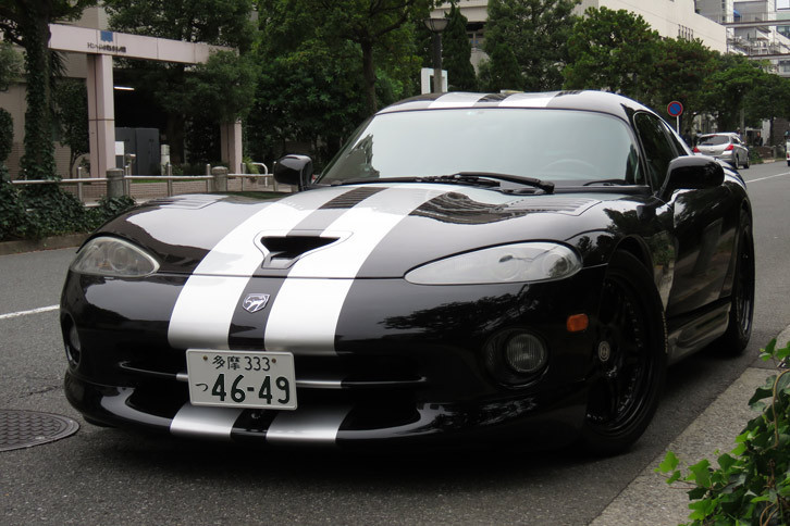 相変わらずコワモテな「バイパー」。試乗したときは、取り締まり対策でナンバープレートが下を向いていたうえ、ランプ類はフルスモークという極悪仕様だった。あれはあれで格好良かった。