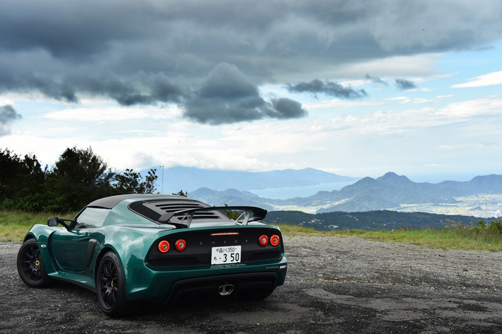 「エキシージ スポーツ350」は、ヘセルのテストコースにおいて1分29秒8というラップタイムを記録。「エキシージS」より2.5秒タイムを短めるとともに、同コースにおいてロータス車として初めて1分30秒を切ることに成功した。