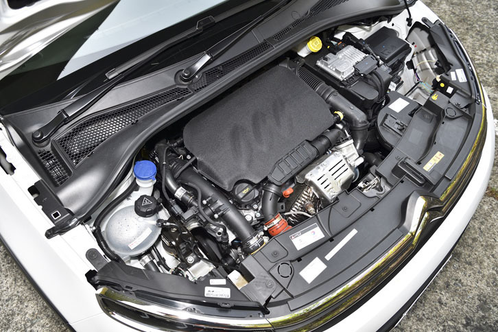 110psと205Nmを生み出す1.2リッター直3ガソリンターボエンジン。