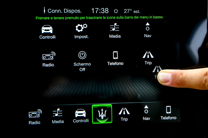 インフォテインメントシステムは、他のマセラティ車にも搭載される最新世代のものにアップデートされた。8.4インチのタッチスクリーンと、センターコンソールのダイヤル式コントローラーによって操作する。