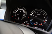 
	メーターパネルはやや古典的な、2眼タイプのデザインが採用されている。
	