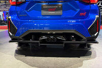 マフラーはセンター2本出し。ディフューザーも配される。