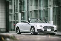 アウディA5カブリオレ2.0 TFSIクワトロ スポーツ（4WD/7AT）