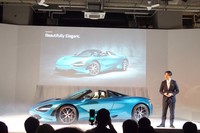 「マクラーレン720Sスパイダー」のパフォーマンスなどを紹介したマクラーレンオートモーティブアジアの平田寿樹リージョナルセールスマネージャー。