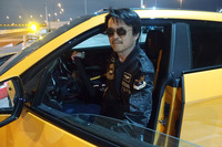 パイロット風のコスプレ＋サングラスで、気分はピート・ミッチェル大佐（コールサインはマーヴェリック）である。でもサングラスはやはり暗いので、運転中は外した。