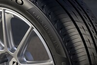 現状におけるサイズバリエーションは、「レグノGR-XIII」が175/70R14から275/30R20までの78種類、「GR-XIII TYPE RV」が195/65R15から245/35R20までの29種類だ。