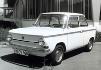 1961年「NSUプリンツIV」。30PSを発生する598ccの空冷直2 SOHCエンジンをはじめとする基本構造は「プリンツI」以来のものだが、ボディーを「シボレー・コルベア」に倣ったスタイルとしたモデル。