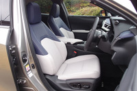 伝統的な「刺し子」のパターンをデザインに生かしたシート。写真は”バージョンL”のもの。