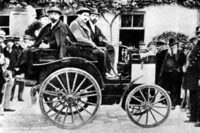 4番目にゴールしたフロントエンジンのパナール・エ・ルヴァソール。トライアル後のジャッジを経て、プジョーと並ぶ“1位”に選ばれた。