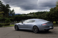 「シャドーエディション」には、ソレントシルバーとウルトラマリンブラックの2色のボディーカラーが設定される。