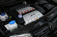 VW「ゴルフ」にハイパフォーマンスモデル「R32」の画像