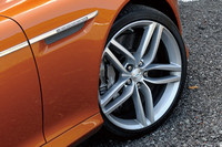 ホイールサイズは前後20インチ。タイヤは「ピレリPゼロ」で、フロント245/35、リア395/30となる。