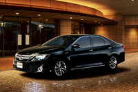 「カムリ ハイブリッド“Gパッケージ・PREMIUM BLACK”」
    