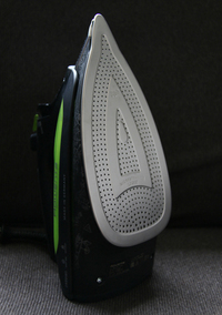 「ロウェンタDW6010」のかけ面には、スチームを適切に配分できるよう、3D加工が施されている。