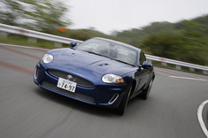 ジャガーXKR」に黒い騎士、限定車“Black Knight”発売 【ニュース】 - webCG