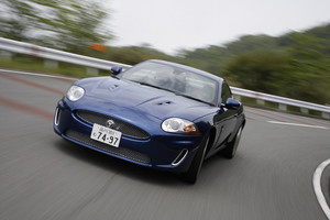 ジャガーXKR」に黒い騎士、限定車“Black Knight”発売 【ニュース】 - webCG