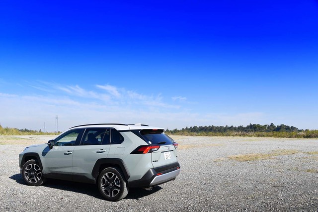 トヨタRAV4アドベンチャー（4WD/CVT）／RAV4ハイブリッドG（4WD/CVT