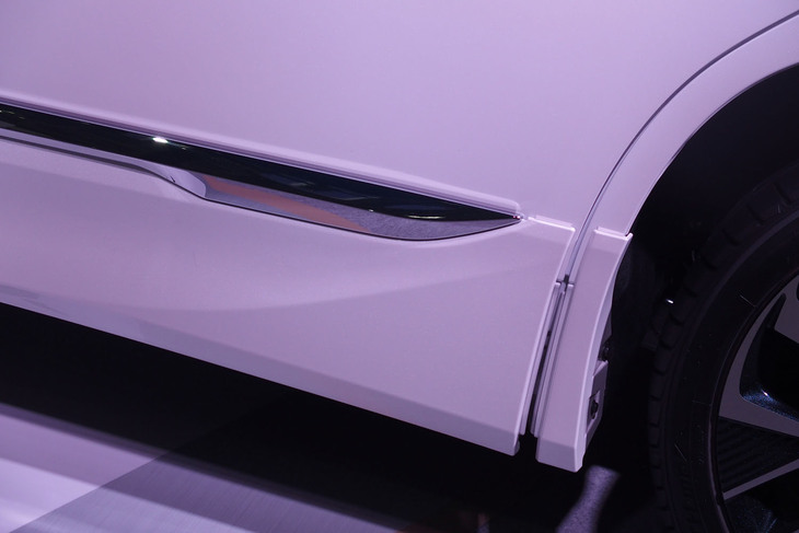 モデリスタのカスタマイズパーツが装着された新型「トヨタ・ヴォクシー」。