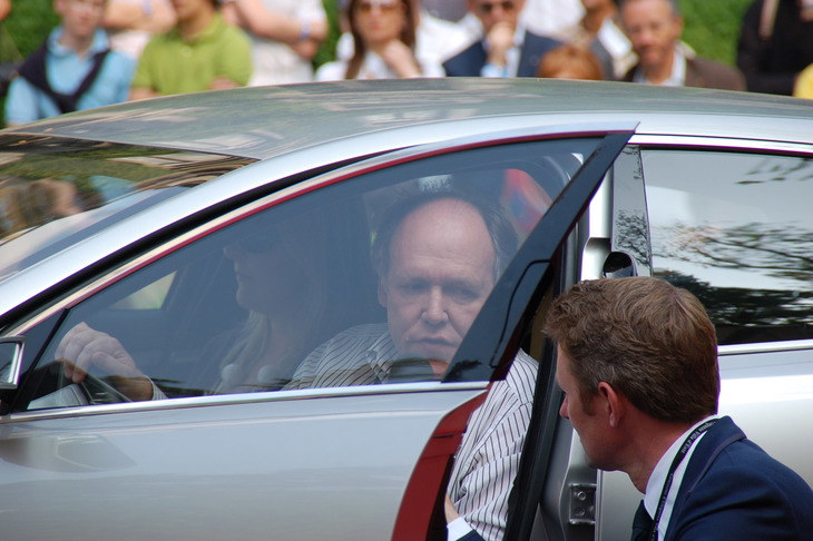 「C-XF」を運転するイアン・カラム氏。