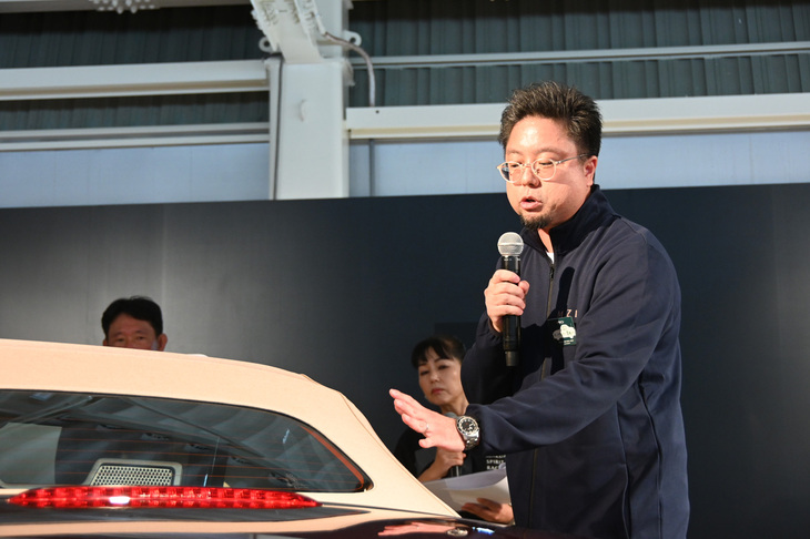 「2021年にチーフデザイナーになって、最初にやりたかったのがビンテージ路線の復活です」と語る、マツダ デザイン本部チーフデザイナーの岩内義人氏。