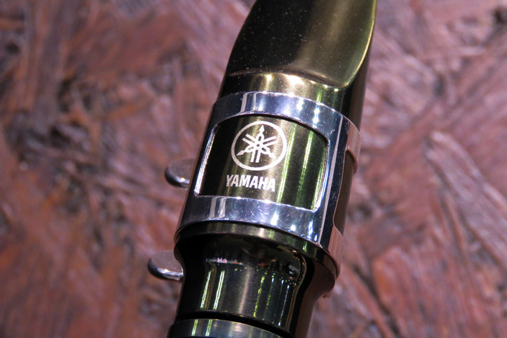 3つの音叉（おんさ）を組み合わせたヤマハのマーク。