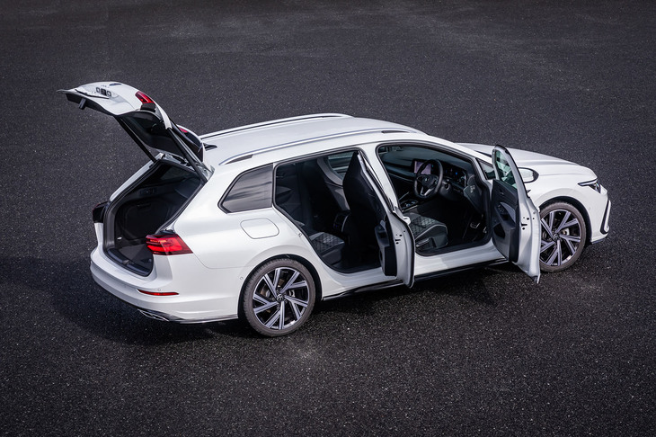 「ゴルフヴァリアントTDI Rライン」のボディーサイズは全長×全幅×全高＝4640×1790×1485mm、ホイールベース＝2670mm。全長はハッチバックの「ゴルフ」より345mm長い。