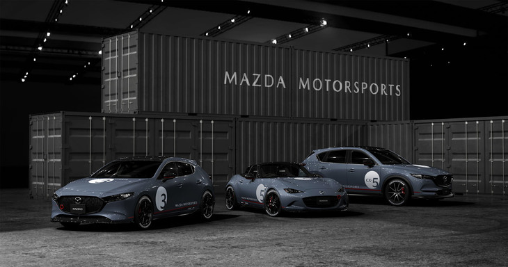 マツダブースを飾る、モータースポーツをイメージしたカスタマイズカー。