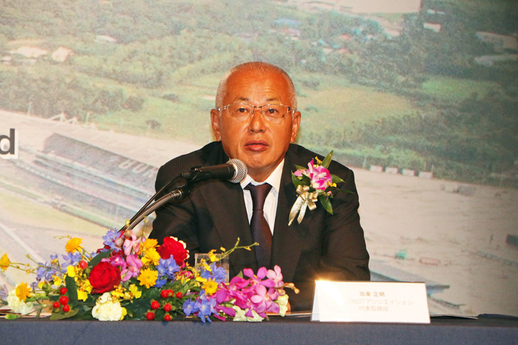 タイランドGPの舞台となる、チャーンインターナショナルサーキットの特徴を紹介する、GTアソシエイションの坂東正明代表取締役。