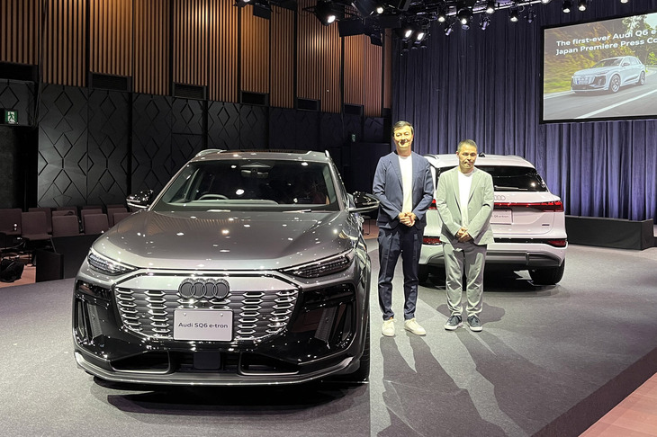 発表会に登壇したフォルクスワーゲン グループ ジャパン代表取締役社長兼アウディ ジャパン ブランドディレクターのマティアス・シェーパース氏（写真左）とアウディ ジャパン マーケティング本部プロダクトマーケティング部マネージャーの丹波智彦氏（同右）。