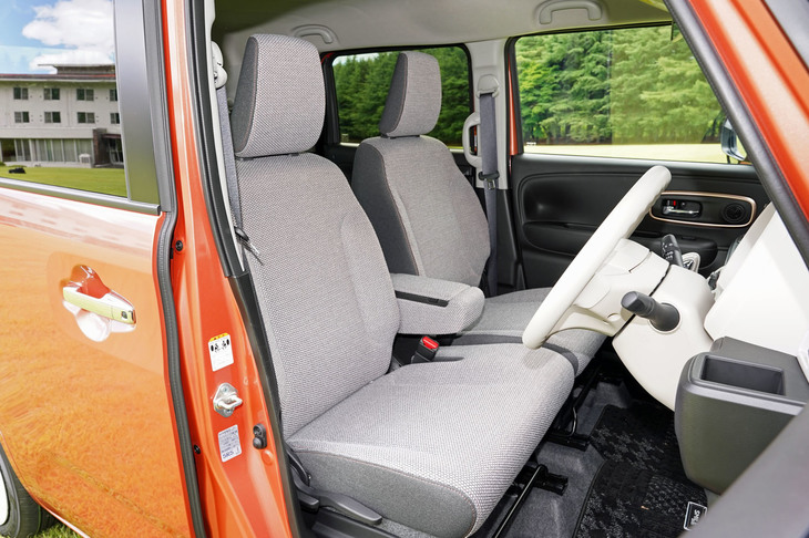 スズキ・ワゴンRスマイル ハイブリッドX（フロントシート）