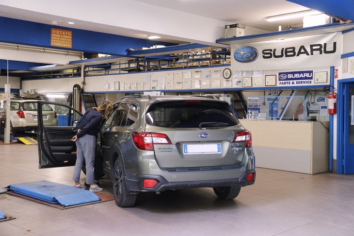 サービス工場の様子。かつては4WDが効果を発揮する郊外在住のユーザーが大半だったが、近年は市内在住者が急激に増えたという。