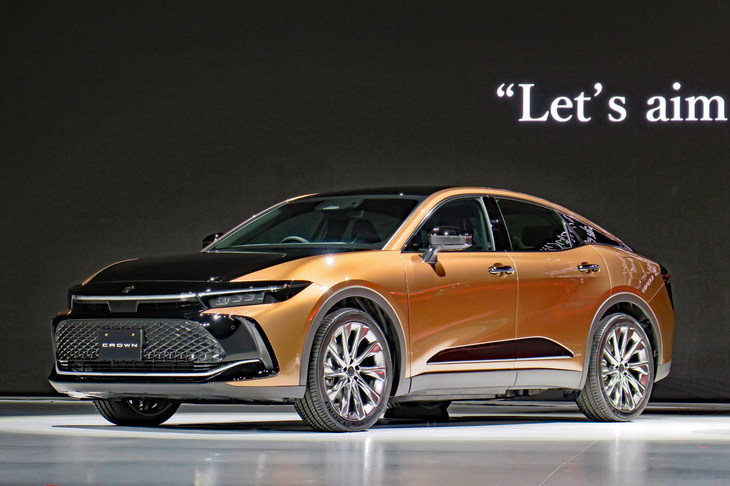 新型「クラウン」シリーズのなかで、最も早くに開発されたクロスオーバー。2022年秋の発売を予定している。
