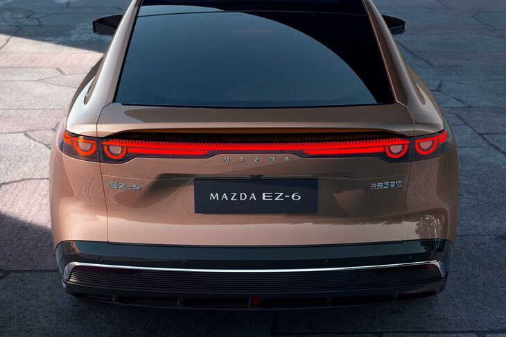 長安マツダのBEV「マツダEZ-6」。