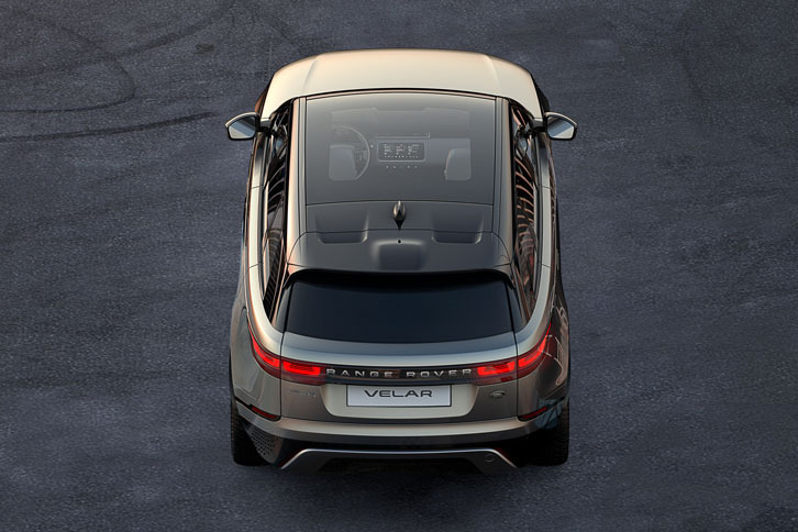 リアビューの画像が公開された「ランドローバー・レンジローバー ヴェラール」。