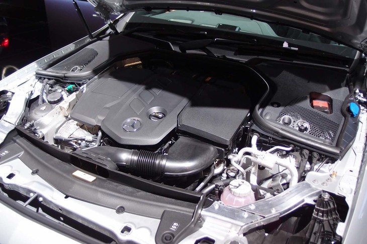 メルセデス・ベンツE350deアバンギャルド スポーツ（エンジン）
