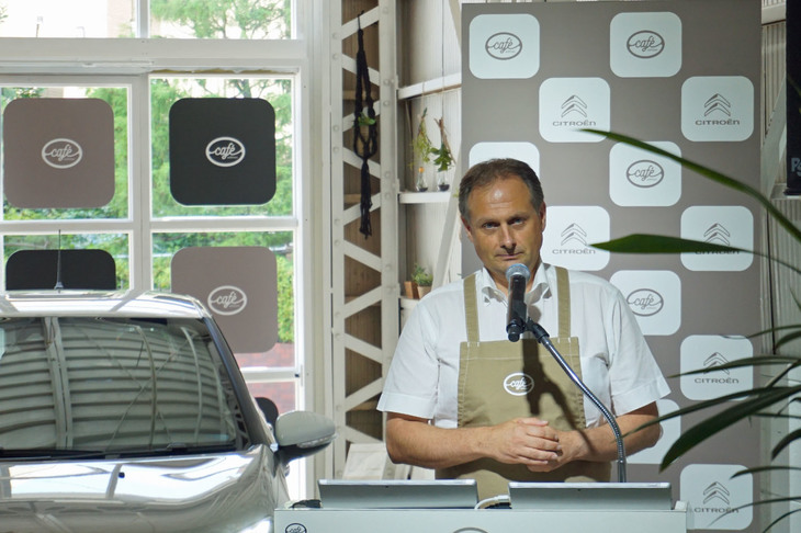 プジョー・シトロエン・ジャポンのクリストフ・プレヴォ代表取締役社長は、現行型「シトロエンC3」が2017年7月の国内発売からすでに2000台以上販売されたことや、2017年のグローバルにおけるシトロエンの販売台数が、22年ぶりに過去最高を更新したことなどを説明した。