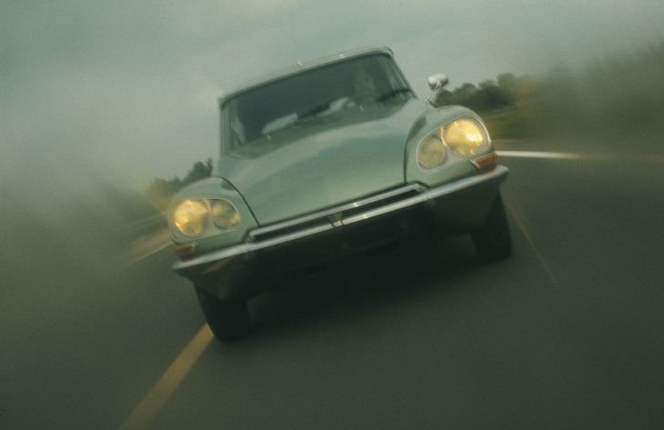 後期型「シトロエンDS」のフェイス部分は、ベルトーニが残した構想を、オプロン氏や同じチームのアンリ・ダルジャン氏がまとめ上げた。写真は1972年式。