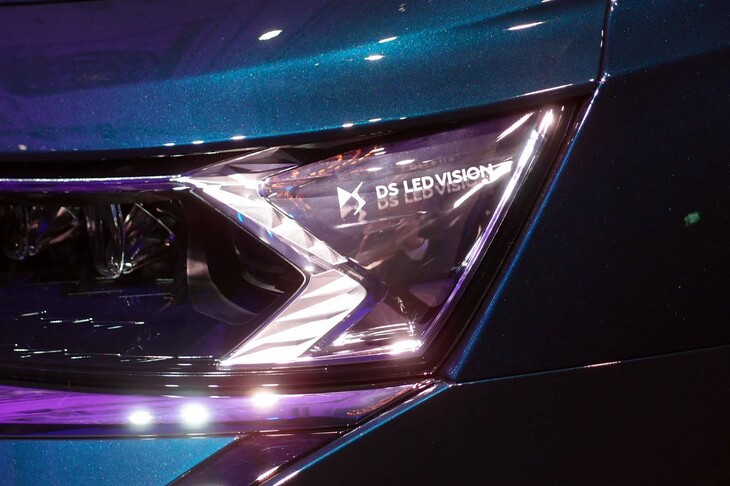 DS 9リヴォリ（ヘッドランプ）