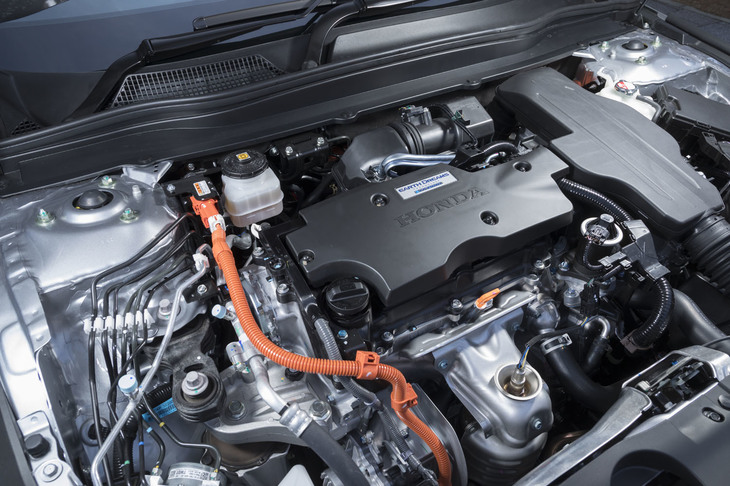 「e：HEV」と呼ばれる2モーター式のハイブリッドパワーユニットを搭載。2リッター直4エンジンは最高出力145PS、最大トルク175N・mで、これに同184PS、同315N・mのモーターが組み合わされる。