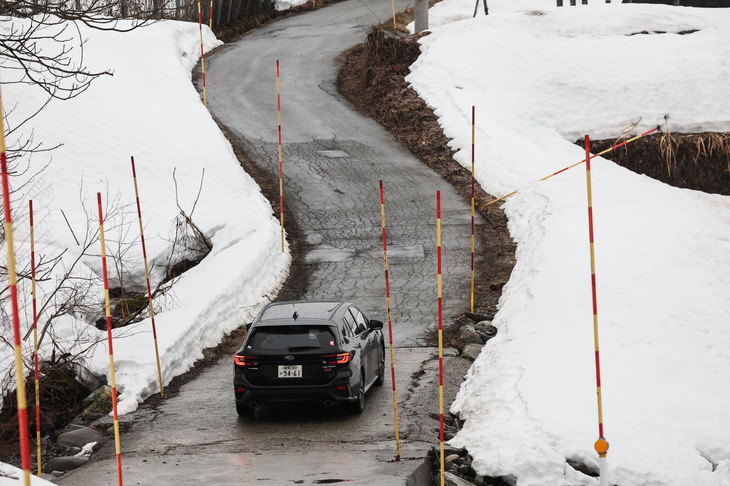 従来品の「ベクター4シーズンズ ハイブリッド」と比べ、パターンノイズを36％、ロードノイズを31％低減させたという「GEN-3」。トータルバランスに優れた走行性能に加え、新コンパウンドの採用により30％向上させたロングライフ性能もセリングポイントである。