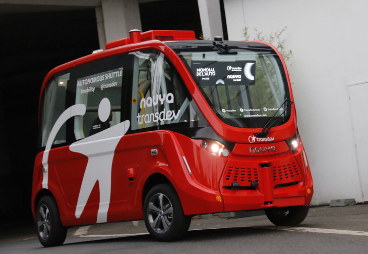 試乗デモを実施したトランスデヴ社の自動運転シャトル。