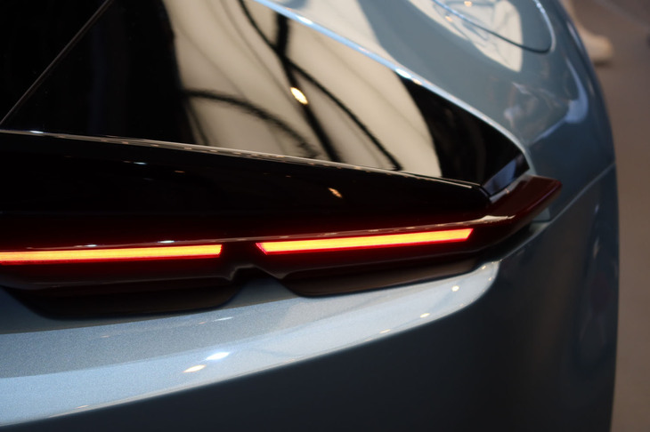 フェラーリ12チリンドリ（リアコンビランプ）