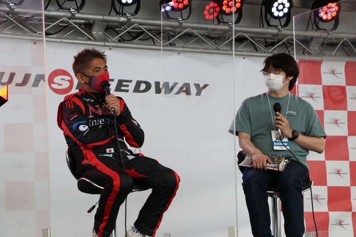 “ハチロク”ブームの火付け役といえば、しげの秀一氏のコミック『頭文字D』。その誕生25周年を記念した「頭文字D25周年記念“MFゴースト”specialトークショー」が行われた。ゲストとして参加した織戸 学さんは、同じしげの氏著の『バリバリ伝説』がバイブルと語り、しげの作品との思い出を中心にトークが展開された。