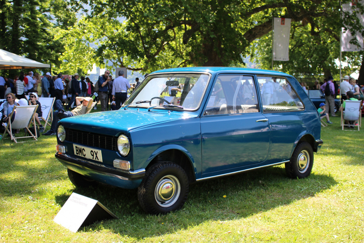 「MINI 9Xハッチバック プロトタイプ」のスタイルは、オリジナルの「MINI」とは対照的。直線基調の極めてボクシーなデザインだ。