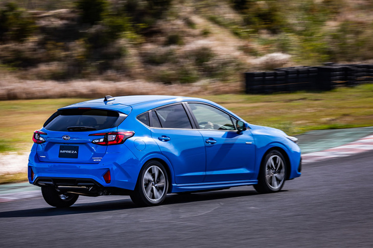 スバル・インプレッサ（クローズドコースでの走行シーン）