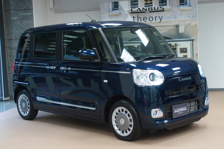 先代の好調を受け、デザインはキープコンセプトで登場した新型「ムーヴ キャンバス」だが、「セオリー」の設定には新しい試みがみられる。